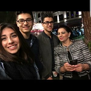 Meet your Posher, Gloria